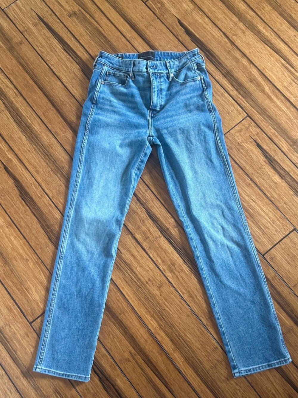 White House Black Market High Rise Straight Sculpt Jeans Size 4 Like New
